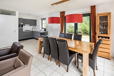 E Bungalow 8