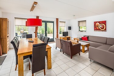 E Bungalow 8