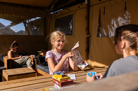 Spelletjes op het terras