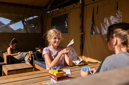 Spiele auf der Veranda 